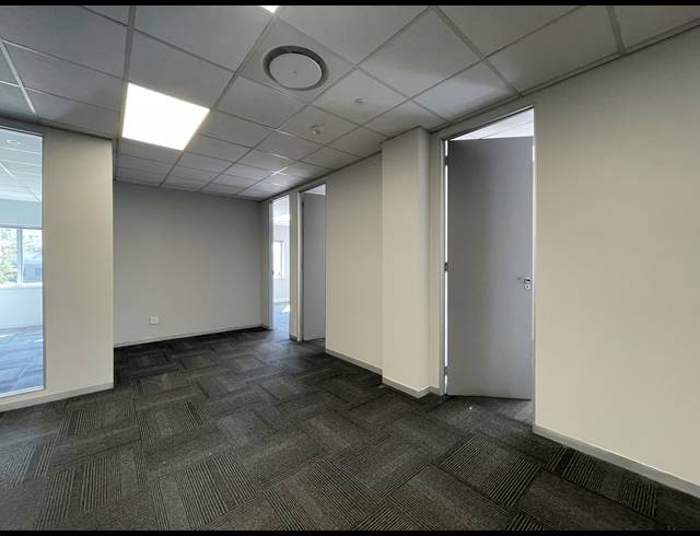 1,319M² OFFICE TO LET IN SANDTON CENTRAL